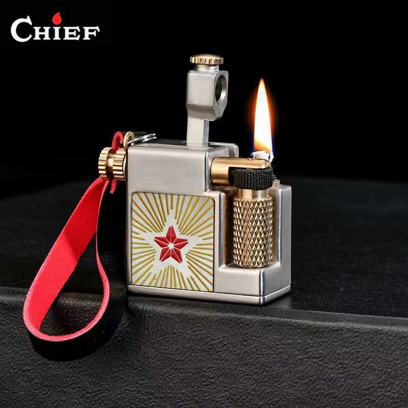 Fire Starting Kit - CHIEF 715 ไฟแช็กแบบมินิทรงสี่เหลี่ยมพร้อมแขนยก ทนทาน ทำจากโลหะ ใช้เป็นจี้ห้อยคอ